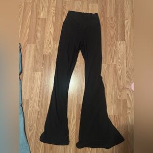 Offline aerie real me super flare high rise crossover leggings. Size small